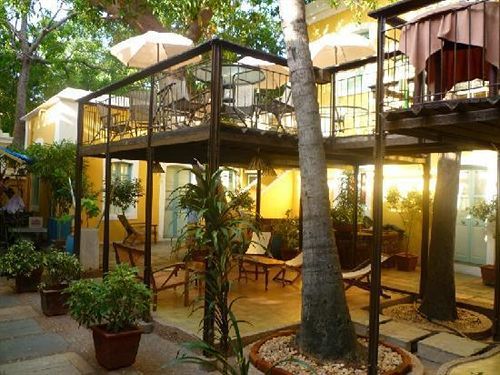 Hotel Du Parc Пондичери Екстериор снимка