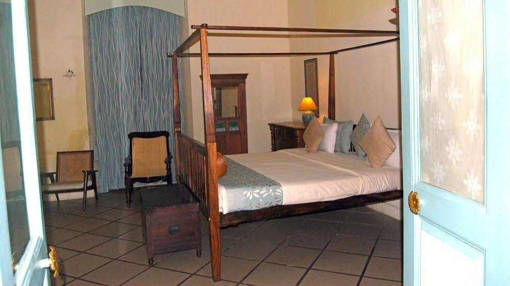Hotel Du Parc Пондичери Екстериор снимка