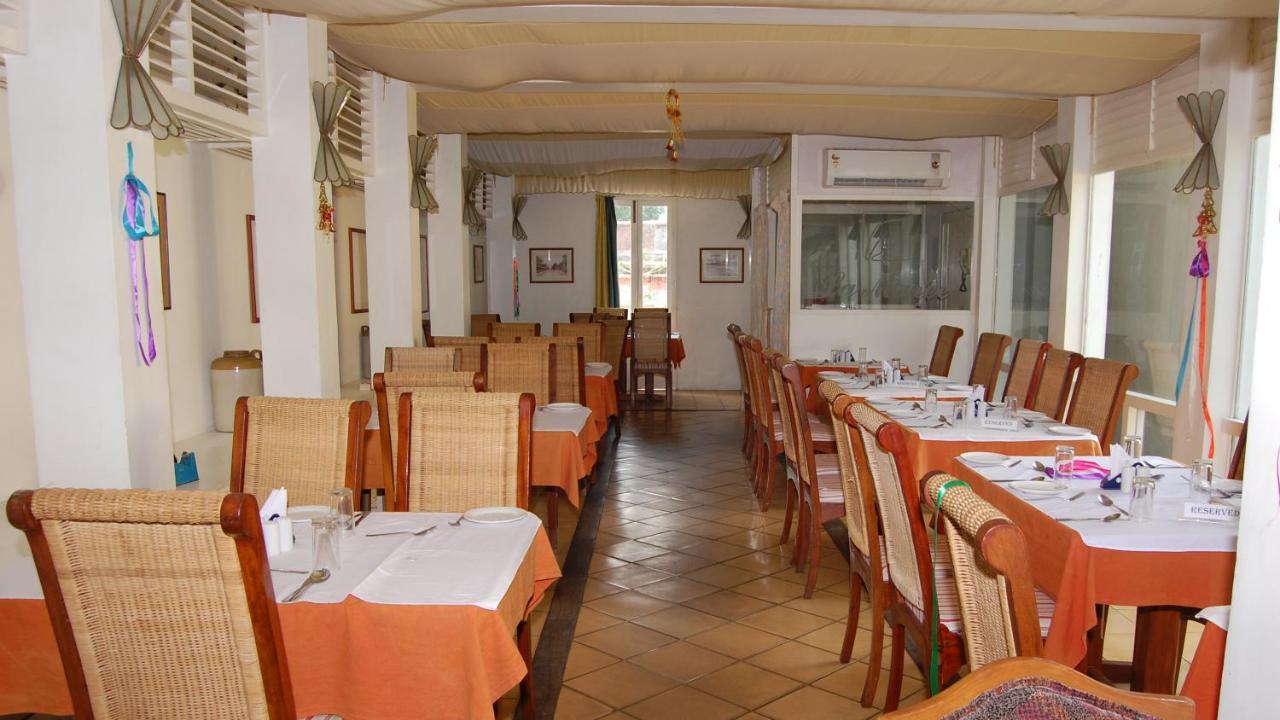 Hotel Du Parc Пондичери Екстериор снимка
