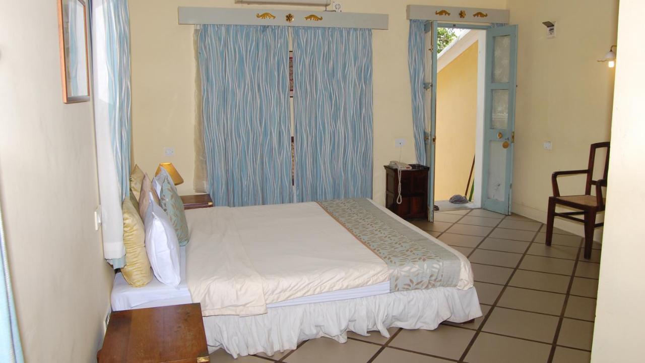Hotel Du Parc Пондичери Екстериор снимка